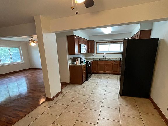 2nd image of 41 W Armitage Ave