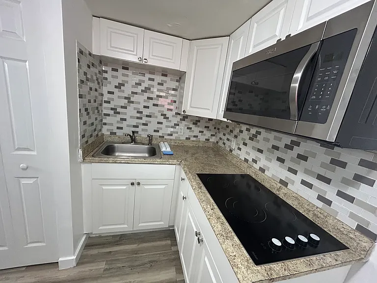 2948 NE 12th Ter #1A — Photo 5