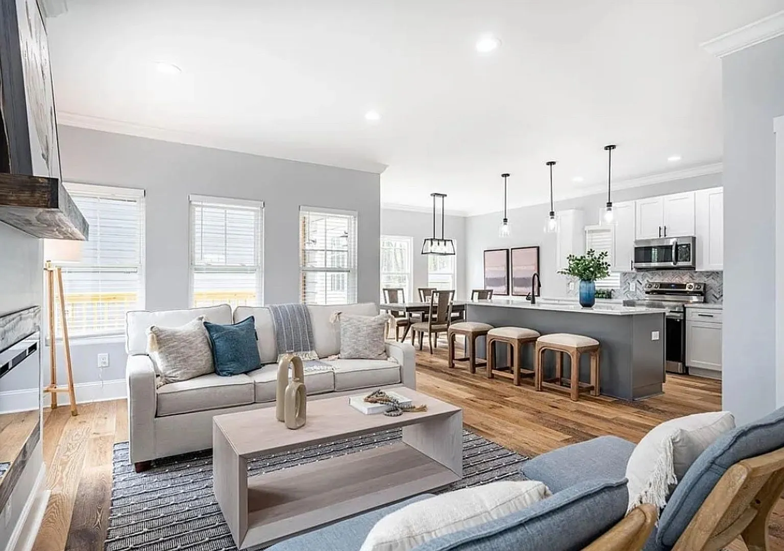 Room in 5 Bedroom Home at Booker Ave — Photo 3