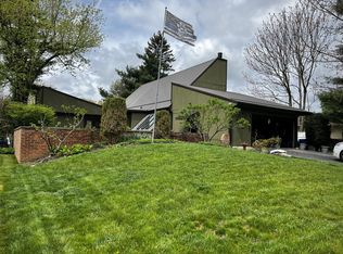 301 Flint Ridge Dr, Columbus, OH 43230