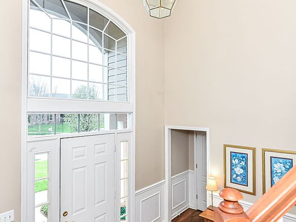 3rd image of 10817 Woodmont Ln