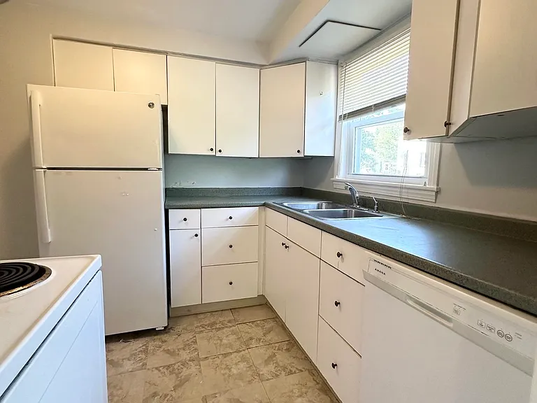 88 Mary Ann Rd — Photo 4