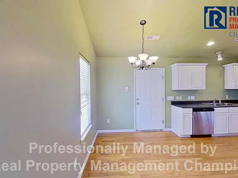 627 Tabor Ln — Photo 4
