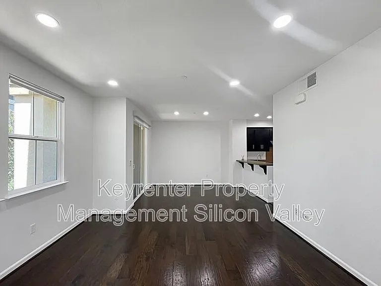 638 Cedarville Ln — Photo 5
