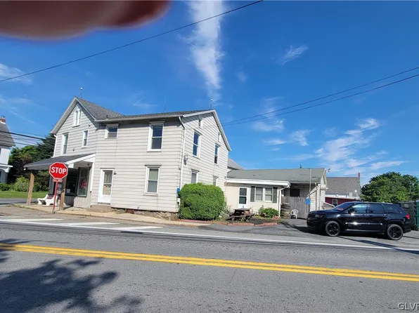 2716 Community Dr, Bath, PA 18014