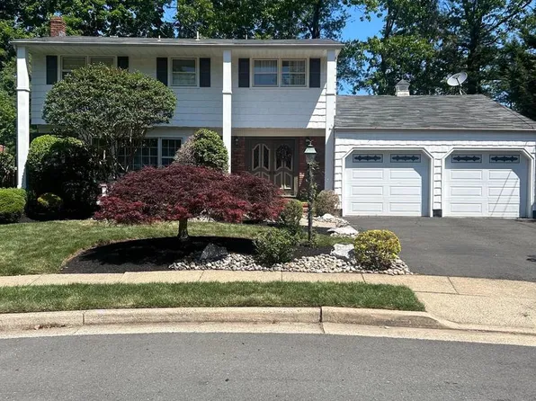 54 Eileen Way, Edison, NJ 08837