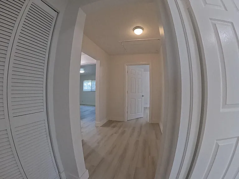 2300 Cleveland St — Photo 5