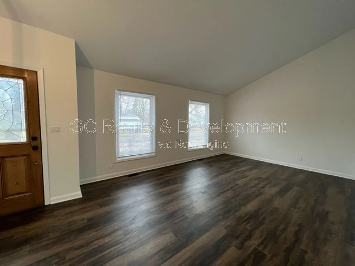 4 bed, 2.0 bath, 2292 sqft, $3,450 — Photo 2