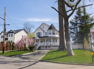 148 Clay Pit Rd, Staten Island, NY 10309