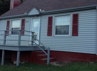 711 Bailey St, Mount Hope, WV 25880