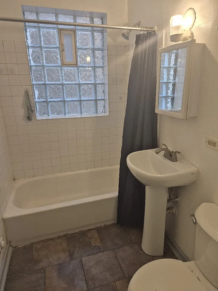 3 bed, 1.5 bath, 950 sqft, $1,525 — Photo 1
