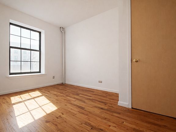 4th image of 1302 De Kalb Ave #10