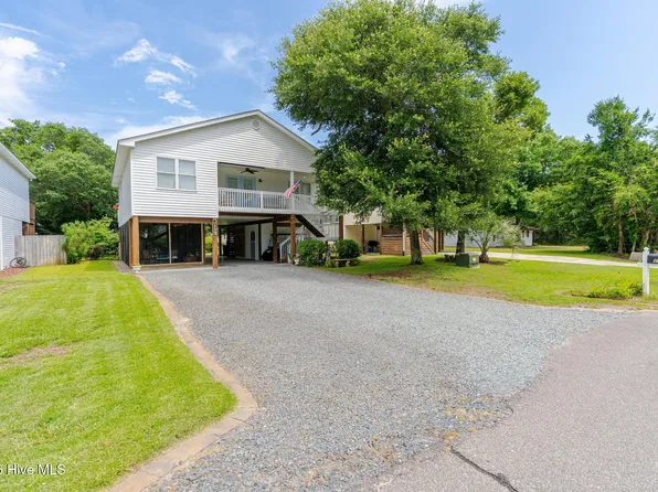 112 SW 13th Street, Oak Island, NC 28465