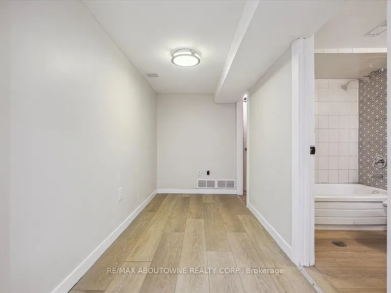 112 Claremont St #BASEMENT — Photo 15