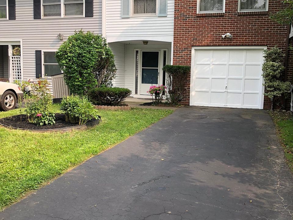 1st image of 229 Willow Pond Way
