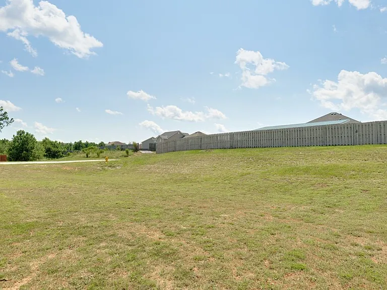 935 Hay Meadow Dr — Photo 40