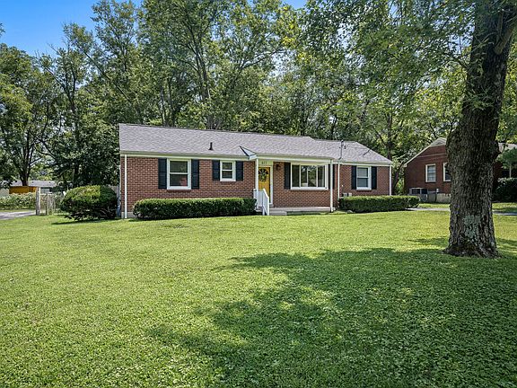 3rd image of 611 Thrush Pl