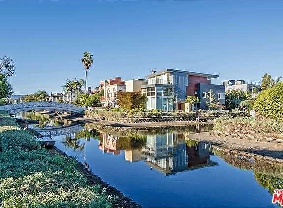 3rd image of 2519 Grand Canal