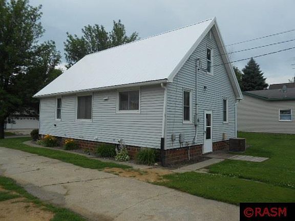 2nd image of 107 E Iowa St