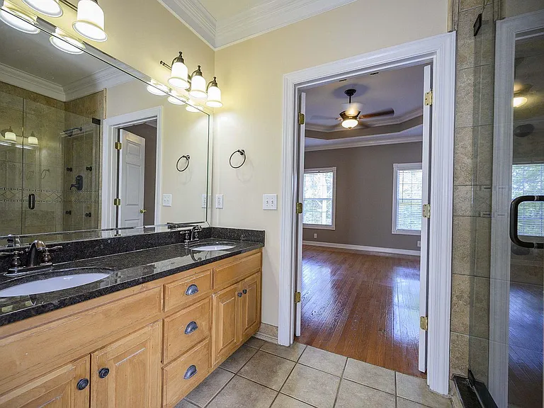 2256 Westwood Dr — Photo 13