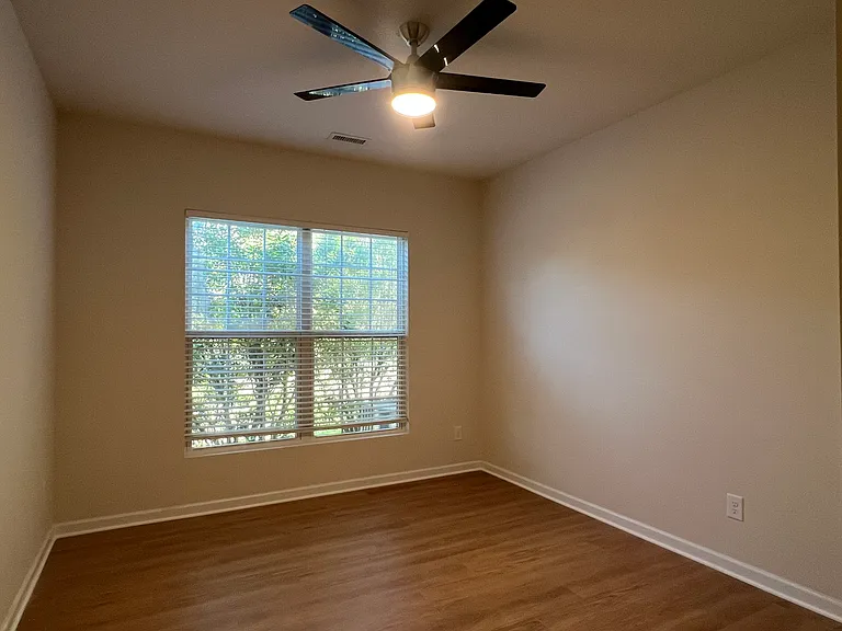 416 Charleville Ct — Photo 17