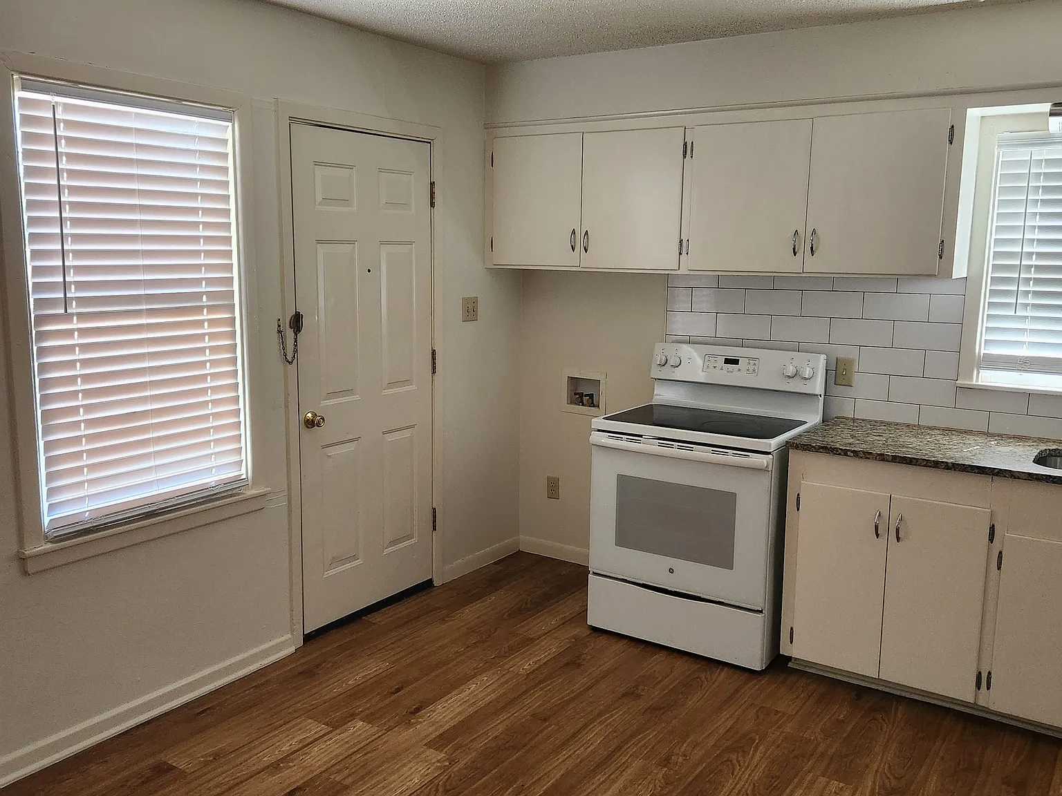 3 bed, 1.5 bath, 1033 sqft, $1,750 — Photo 4