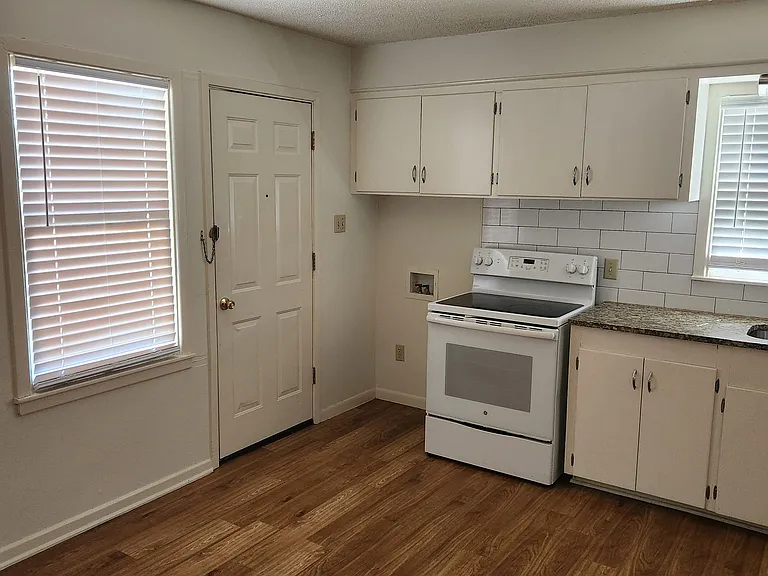 2167 Bridge Ave — Photo 4