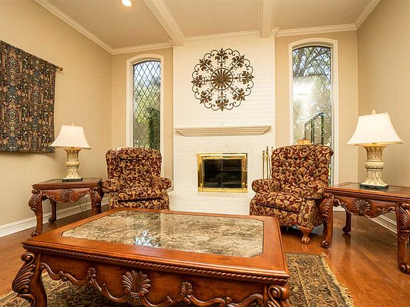4th image of 502 Woodway Ct