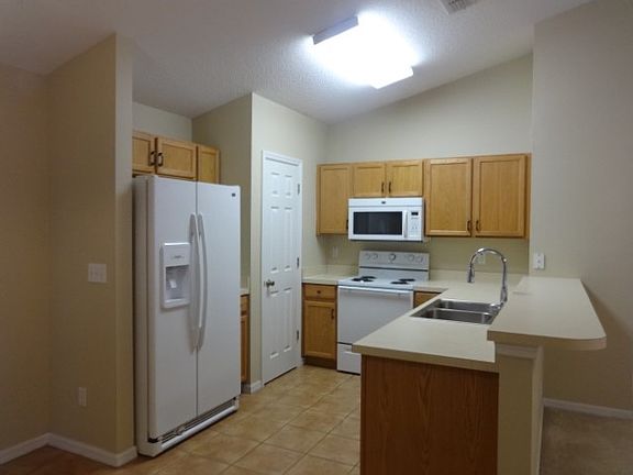 5th image of 633 Willow Run St
