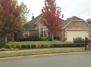 5682 Amber Dr, Springdale, AR 72764
