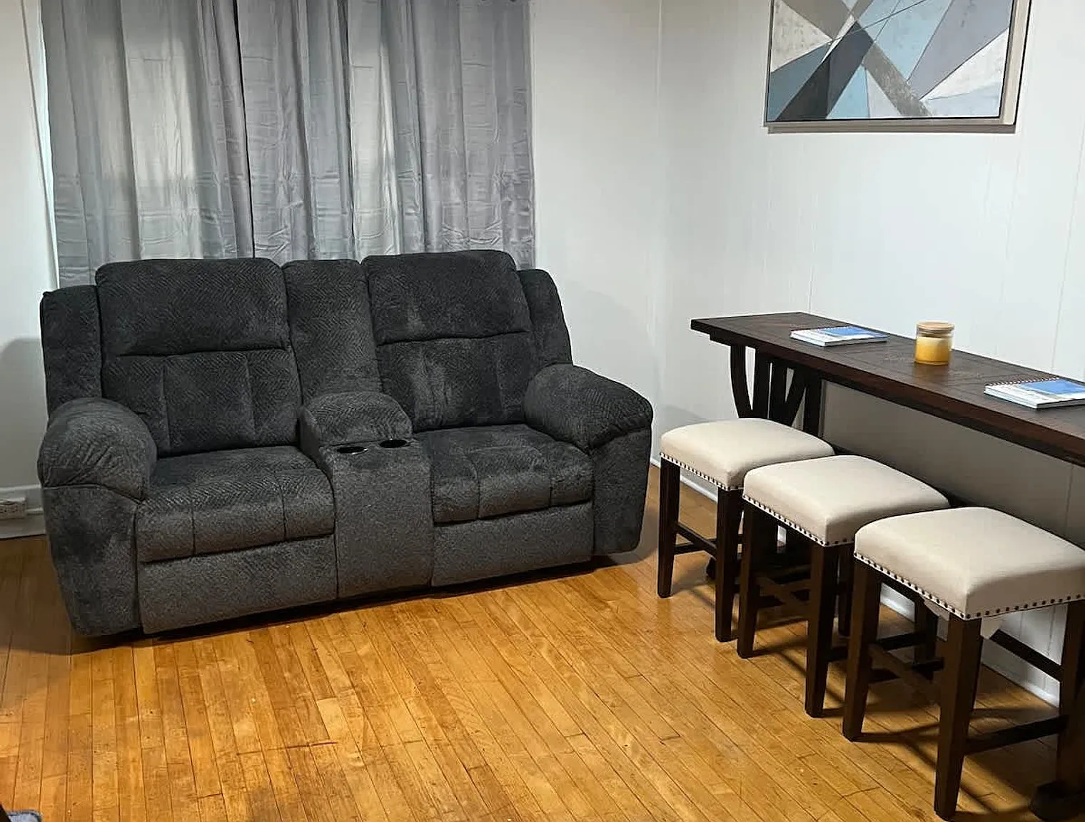 2 bed, 1.0 bath, $4,036 — Photo 3