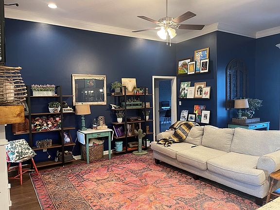 5th image of 508 Robinson Cir