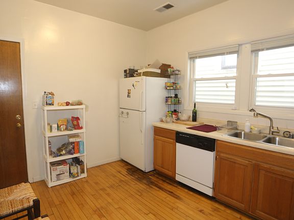 4th image of 2763 N Kenmore Ave APT 2F