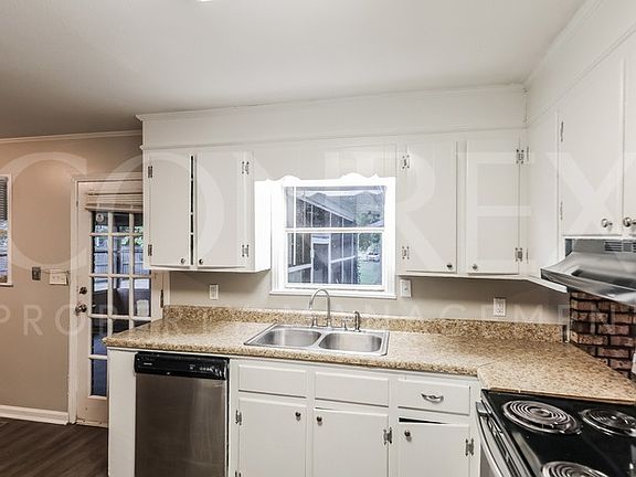 4th image of 3618 4th Ave