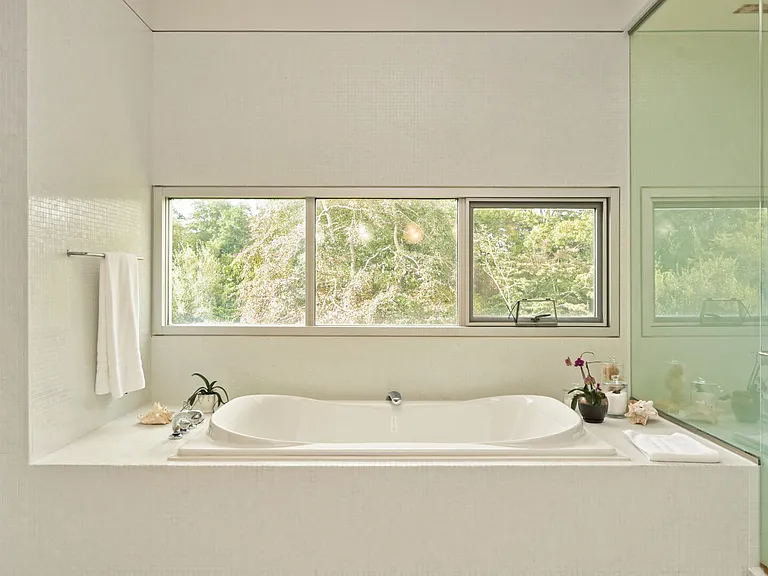 108 Seatuck Ave — Photo 44