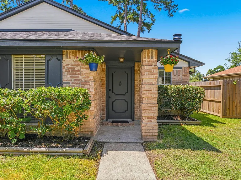 3535 Nutwood Ln — Photo 3