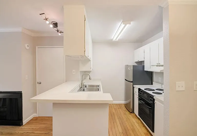 355 Half Moon Ln #2 — Photo 3