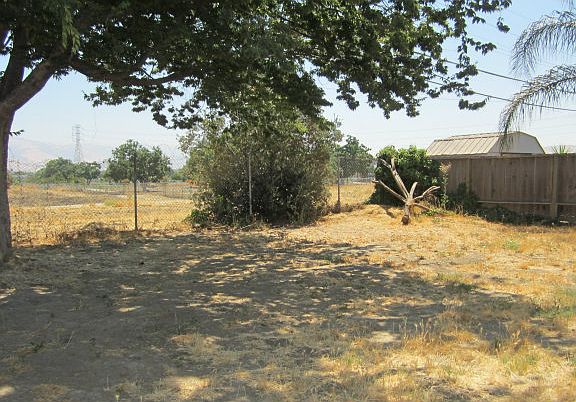 4th image of 2742 Chopin Ave
