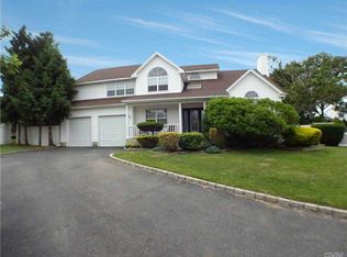 6 Tecumseh Ct, Commack, NY 11725