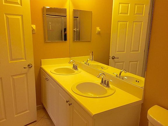 4th image of 430 SE 37th Ter #430