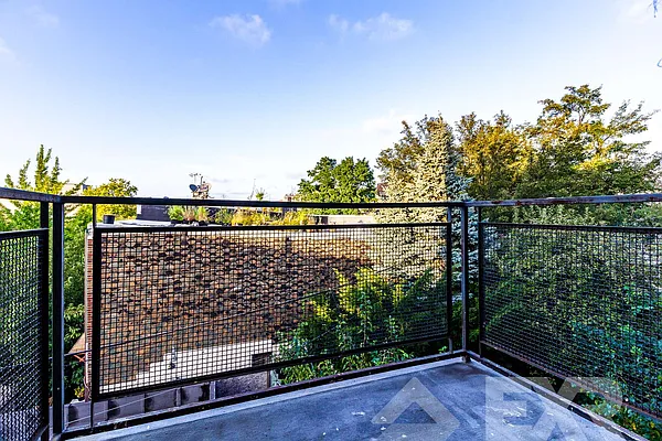 Rented by EXR | media 4