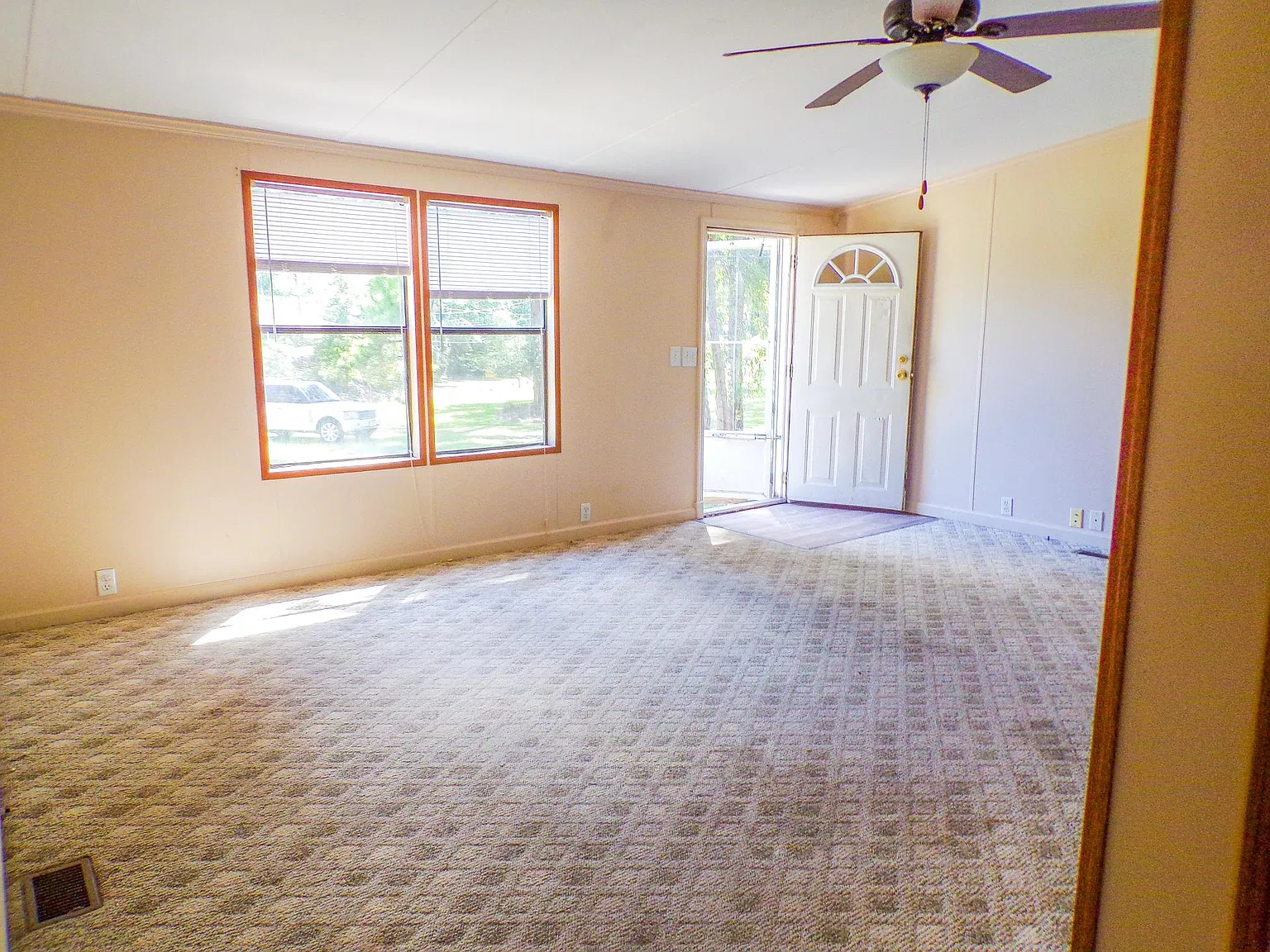 3 bed, 1056 sqft, $1,300 — Photo 4