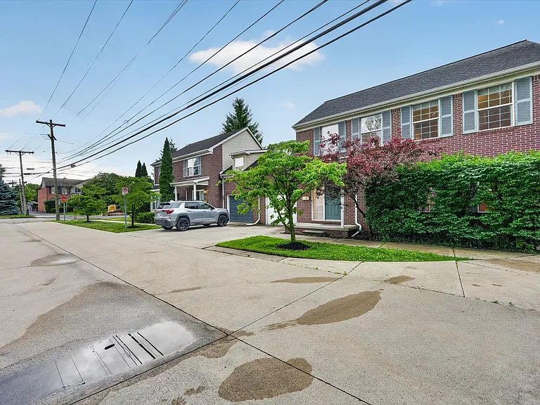 3813 Rochester Rd — Photo 4
