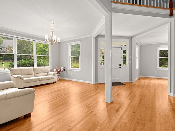 5th image of 2 Wild Meadow Ln