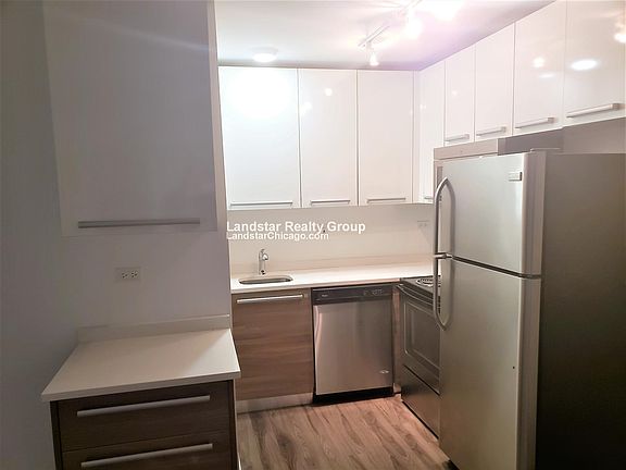 5th image of 925 W Carmen Ave APT 4E