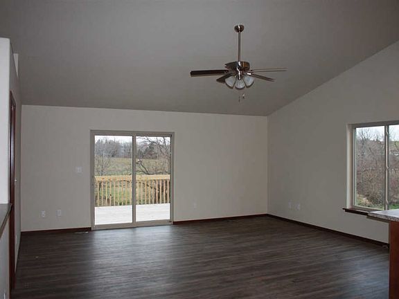 4th image of 301 James Blvd