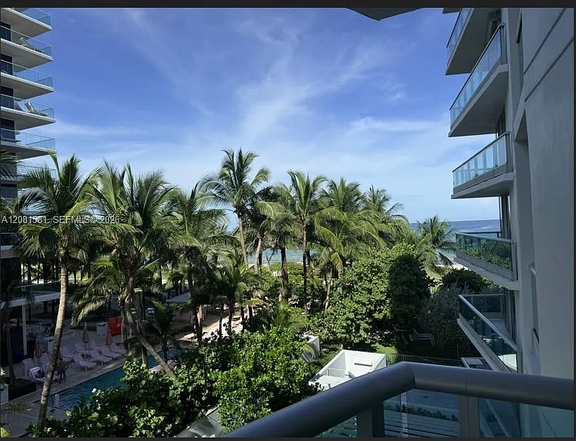 Azure Condo — Photo 3