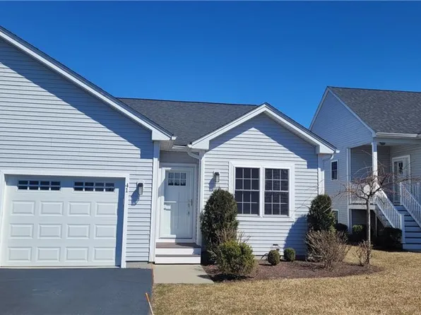 41 Crest View Rd, West Greenwich, RI 02817