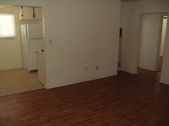 4th image of 4421 Winona Ave #A