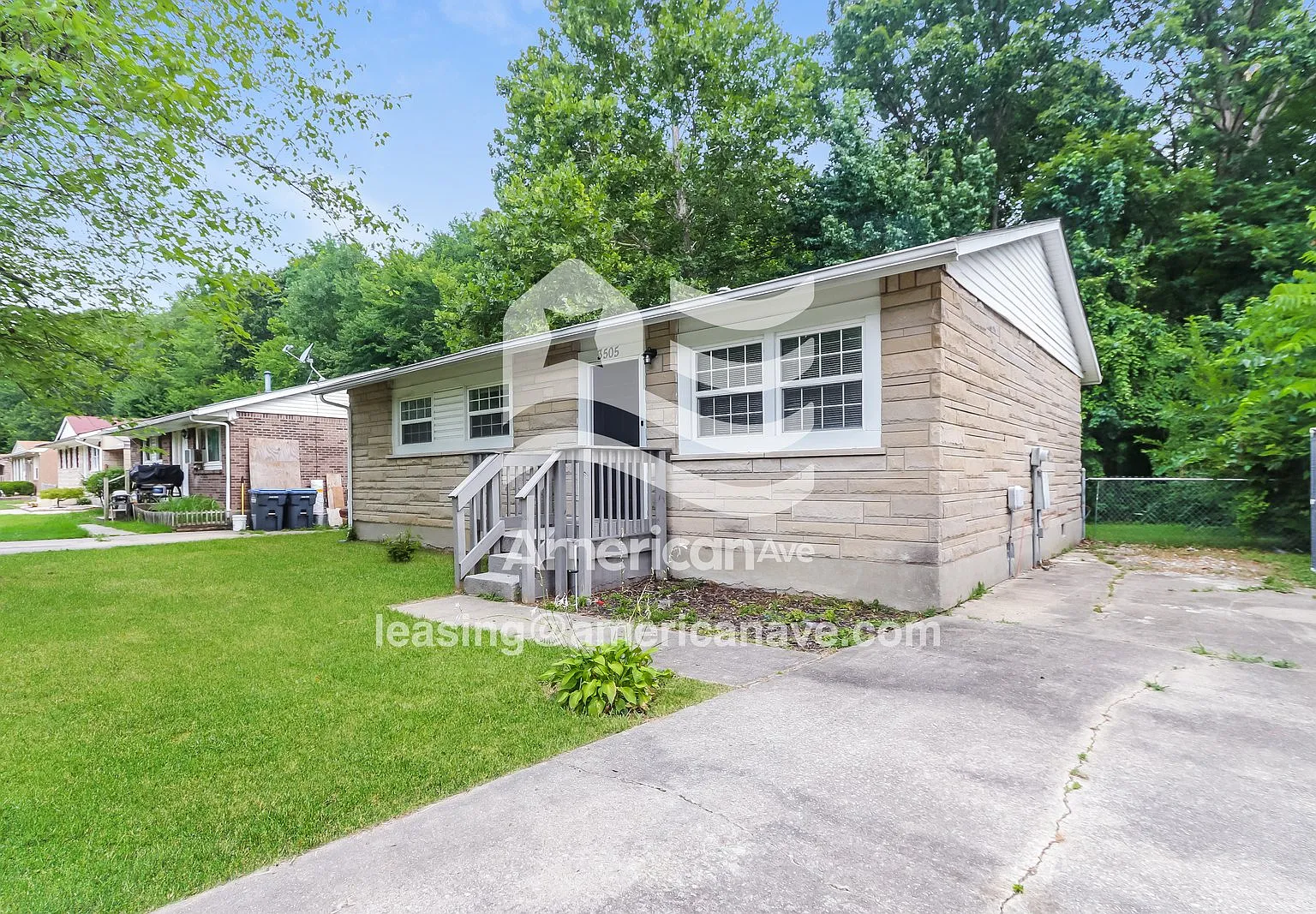 3 bed, 2.0 bath, 962 sqft, $1,422 — Photo 3